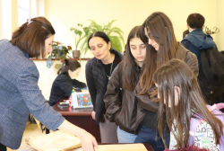 126-ე საჯარო სკოლის მოსწავლეები ეროვნული არქივის საქმიანობას გაეცნენ