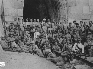 ქართველი მებრძოლები წიფის გვირაბთან. 1918-1921 წლები
<br>
Georgian militants at Tsipa tunnel. 1918-1921