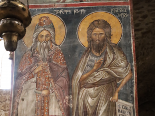 წმინდა ზაქარია წინასწარმეტყველი და წმინდა იოანე ნათლისმცემელი <br>
ჩრდილო-აღმოსავლეთის ბურჯის აღმოსავლეთი წახნაგი, XIV საუკუნე. ქეთევან ასათიანის ფოტო, 2026 წელი. <br>
Saint Zechariah the Prophet and Saint John the Baptist <br>
East face of the northeast tower, 14th century. Photo by Ketevan Asatiani, 2026. <br>