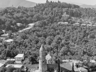 სიღნაღის წმინდა გიორგის ეკლესია <br>
 სერგო ედიშერაშვილის ფოტო, „საქინფორმის“ კოლექცია. 1987 წელი <br>
St. George's Church in Sighnaghi. <br>
Photo by Sergo Edisherashvili, "Saqinform" collection. 1987