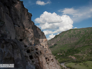 ვარძია <br> Vardzia