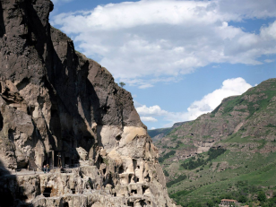 ვარძიის სამონასტრო ანსამბლი <br>
Vardzia Cave Monastery