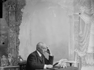 მსახიობი, რეჟისორი და დრამატურგი ვალერიან გუნია (1862-1938). <br>
მინის ნეგატივი 12X16. <br>
Actor, director and playwright Valerian Gunia (1862-1938). <br>
Glass negative 12X16. <br>