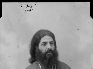 ეპისკოპოსი ნესტორ ყუბანეიშვილი (1853-1938). <br>
მინის ნეგატივი 12X16. <br>
Bishop Nestor Kubaneishvili (1853-1938). <br>
Glass negative 12X16. <br>