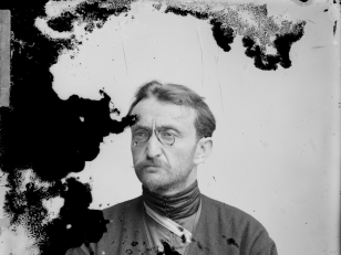 პოეტი გრიგოლ აბაშიძე (1866-1903). <br>
მინის ნეგატივი 12X16. <br>
Poet Grigol Abashidze (1866-1903). <br>
Glass negative 12X16.