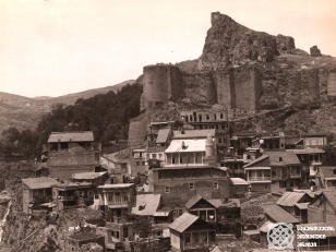 თბილისი, ნარიყალას ციხე<br>
1890-იანი წლები <br>
ალექსანდრე როინაშვილის ფოტო <br>
 <br>
Tbilisi, Narikala fortress<br>
1890s <br>
<br>Alexander Roinashvili's photo<br>