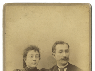 მეცენატი, მეწარმე, საზოგადო მოღვაწე იოსებ გველესიანი და მისი მეუღლე<br>
თბილისი, 1890-იანი წლები <br>
ალექსანდრე როინაშვილის ფოტო
 <br>
Ioseb Gvelesiani and his wife<br>
Tbilisi, 1890s <br>
<br>Alexander Roinashvili's photo<br>