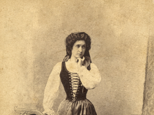 მსახიობი ნუცა ჩხეიძე<br>
თბილისი, 1890-იანი წლები <br>
ალექსანდრე როინაშვილის ფოტო
 <br>
Actress Nutsa Chkheidze<br>
1890s <br>
<br>Alexander Roinashvili's photo<br>