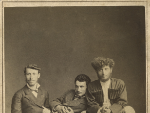 კოტე ნაცვლიშვილი, გიგო გაბაშვილი (ექიმი),  ლევან ჩერქეზიშვილი <br>
თბილისი, 1883-1884 წლები <br> 
ალექსანდრე როინაშვილის ფოტო <br> 
Kote Natsvlishvili, Gigo Gabashvili, Levan Cherkezishvili <br> 
Tbilisi, 1883-1884 <br>
Alexander Roinashvilis's photo
