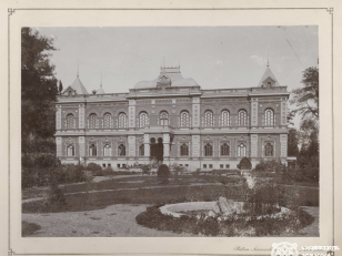 კავკასიის მეაბრეშუმეობის სადგური<br>
კონსტანტინე ზანისის ფოტო <br>
თბილისი, 1900-1905 წლები <br>
Caucasus Sericulture Station <br>
Photo by Konstantin Zanis <br>
Tbilisi, 1900-1905