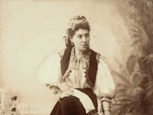 ე. იზმიროვა <br>
თბილისი, 1897 წელი <br>
ალექსანდრე როინაშვილის ფოტო 
 <br>
E. Izmirova<br>
Tbilisi, 1897 <br>
<br>Alexander Roinashvili's photo<br>