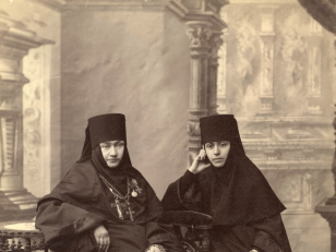 ბოდბის დედათა მონასტრის იღუმენია იუვენალია და მონაზონი თამარ მარჯანიშვილი (კოტე მარჯანიშვილის და)<br>
თბილისი, 1890-იანი წლები <br>
ალექსანდრე როინაშვილის ფოტო
 <br>
Juvenalia, abbess of the Bodbe Monastery and nun Tamar Marjanishvili (sister of Kote Marjanishvili's) <br>
1890s <br>
<br>Alexander Roinashvili's photo<br>