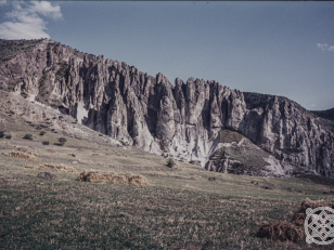 ბუნების ხედი ოლთისაა და ხახულს შორის<br>
ტაო-კლარჯეთი <br>
ვანო ქიქოძის ფოტოკოლექცია <br>
[1950-1970]<br> 

Landscape between Oltisi to Khakhuli <br>
Tao-Klarjeti<br>
From the Vano Kikodze's photo collection