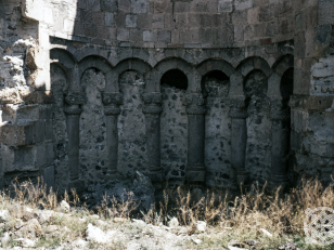 ბანა. IX საუკუნე <br>
ტაო-კლარჯეთი <br>
ვანო ქიქოძის ფოტოკოლექცია <br>
[1950-1970]<br> 

Bana. 9th century <br>
Tao-Klarjeti<br>
From the Vano Kikodze's photo collection
