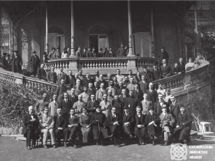 საქართველოს რესპუბლიკის მთავრობის მინისტრთა კაბინეტი 1918-1921 წლებში.<br>
The cabinet of ministers of the government of the Georgian Republic in 1918-1921.