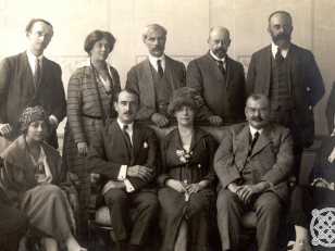მეორე სოციალისტური ინტერნაციონალის დელეგაცია საქართველოს რესპუბლიკაში. <br> თბილისი, 1920 წლის სექტემბერი

Delegation of the Second Socialist International to the Republic of Georgia <br>
<br>
Tbilisi, September 1920