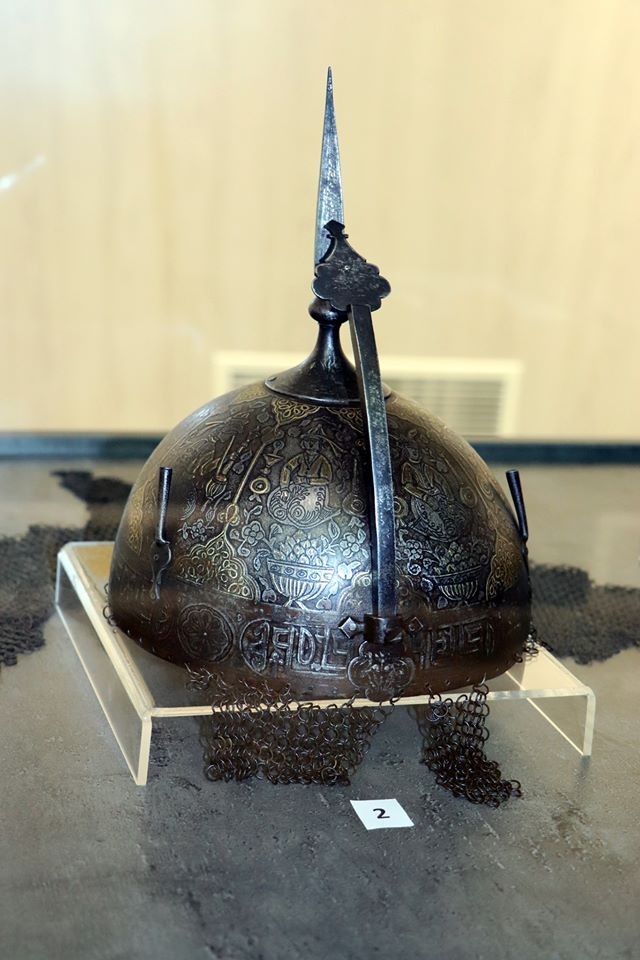 მუზარადი; ფოლადი, ვერცხლი, თითბერი. ყაჯარული პერიოდი (XVIII-XIX) წარმომავლობა: სპარსული,
<br> 
სარგის კაკაბაძის საოჯახო არქივიდან
<br>
Helmet; Steel, silver, brass; Qajar period (XVIII-XIX), Origin: Persian.
<br> From Sargis Kakabadze’s family archive