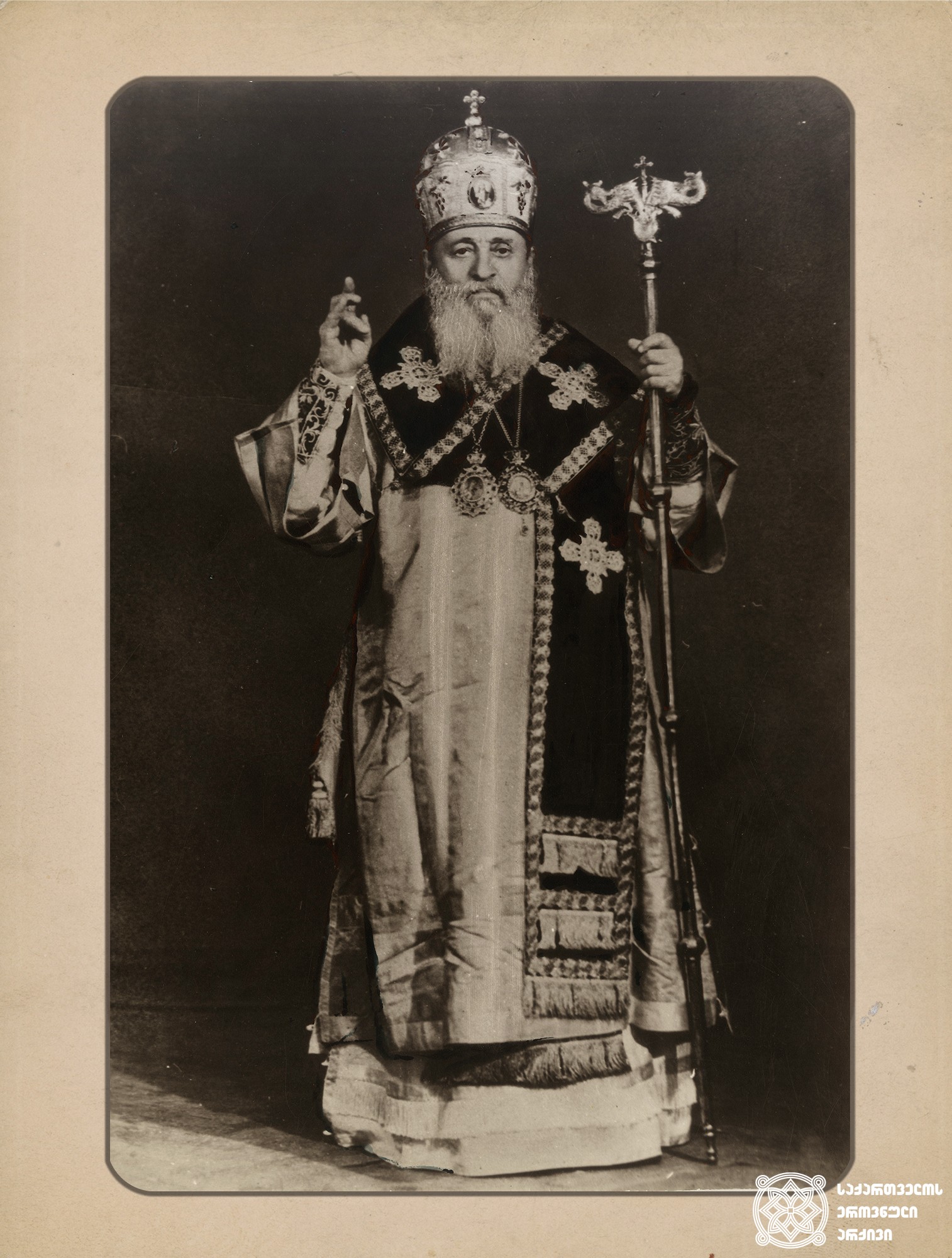 პატრიარქი ეფრემ II (სიდამონიძე) (1960-1972 წლები). <br>
თბილისი [1960 წელი]. <br>

Patriarch Ephrem II (Sidamonidze) (1960-1972). <br>
Tbilisi [1960]. <br>