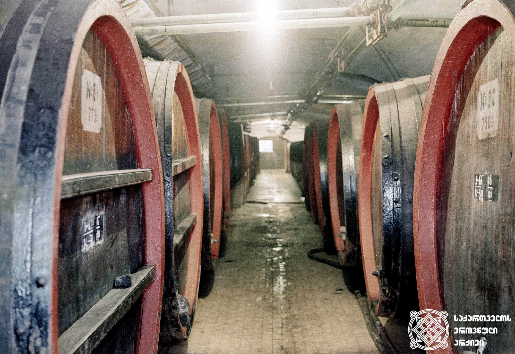 წიანანდლის მარანი<br> 
ფოტო: სერგეი ბლოხინი
1968 წელი <br> 
Tsinandali wine celler<br>
Photo by Sergei Blokhin
1968 <br>