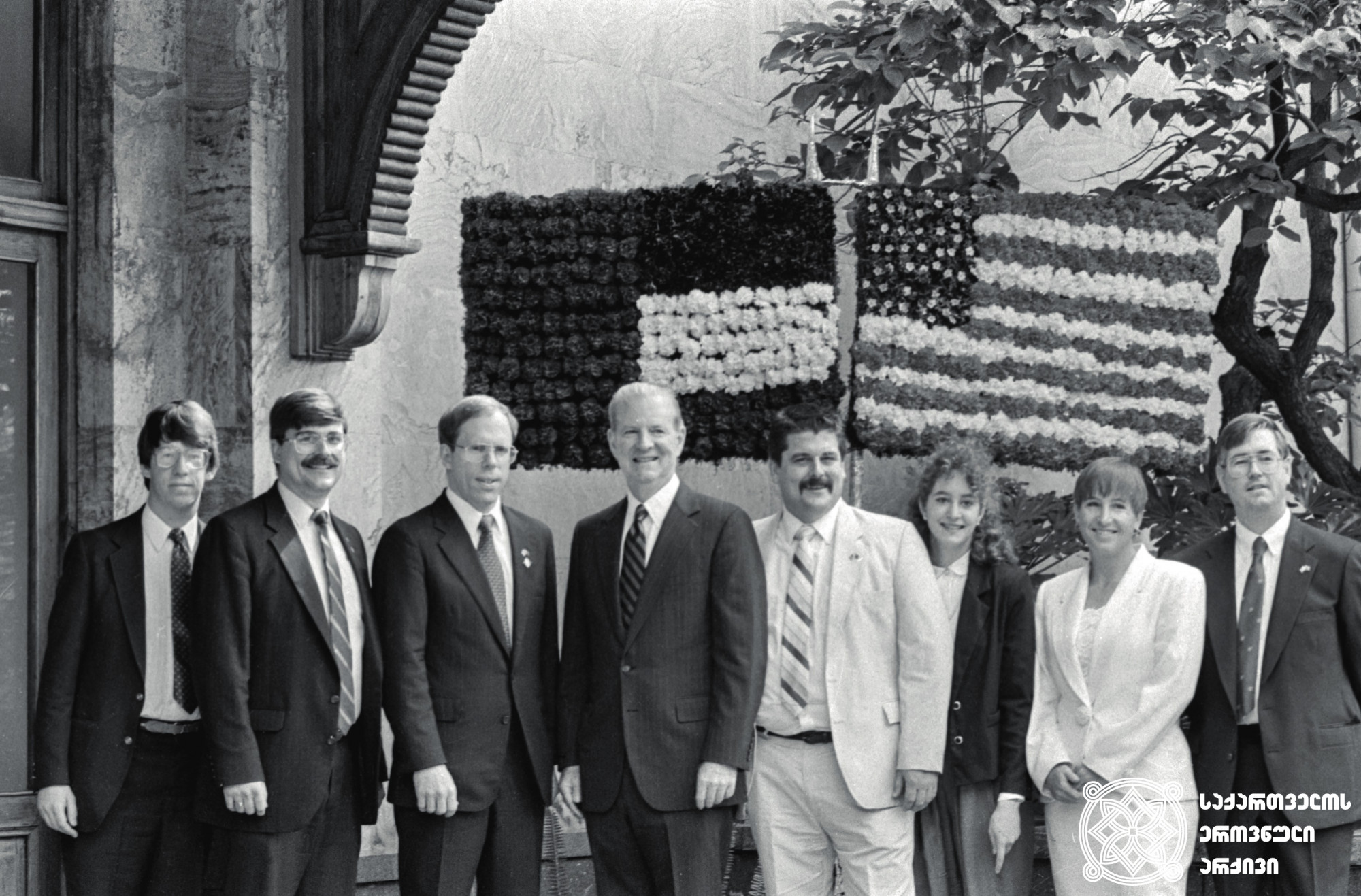 აშშ-ის სახელმწიფო მდივნის ჯეიმზ ბეიკერის ვიზიტი საქართველოში. <br>
1992 წლის 26 მაისი. <br>
სერგო ედიშერაშვილის ფოტო. <br> 

The US Secretary of State, James Baker’s visit to Georgia. <br>
May 26, 1992. <br>
Photo by Sergo Edisherashvili.