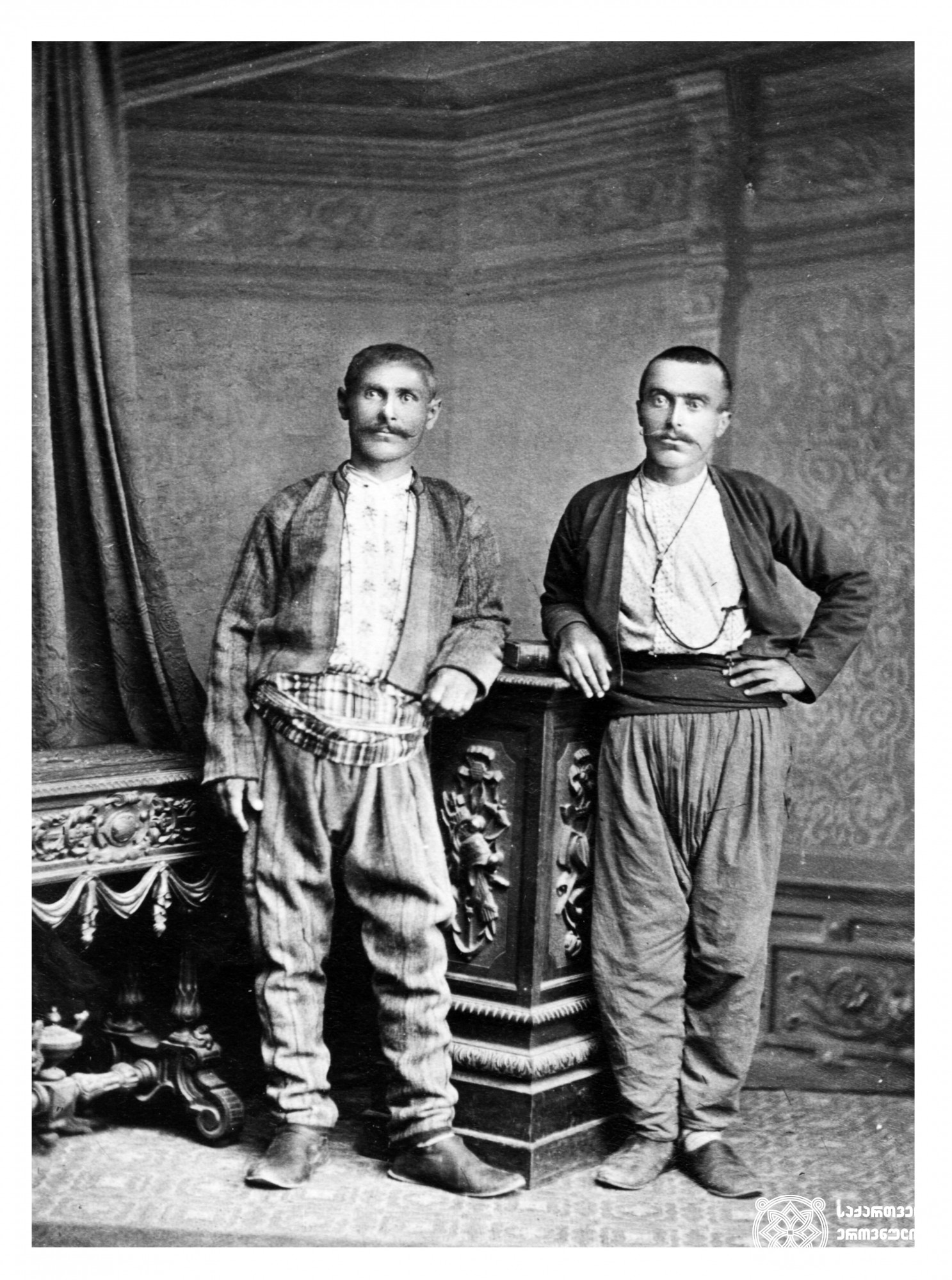 ბერძნები. <br>
ფოტო: დიმიტრი ერმაკოვის კოლექციიდან. <br>
[1890-1910]. <br>
The Greeks. <br>
Photo from Dmitry Ermakov’s collection. <br>
[1890-1910].