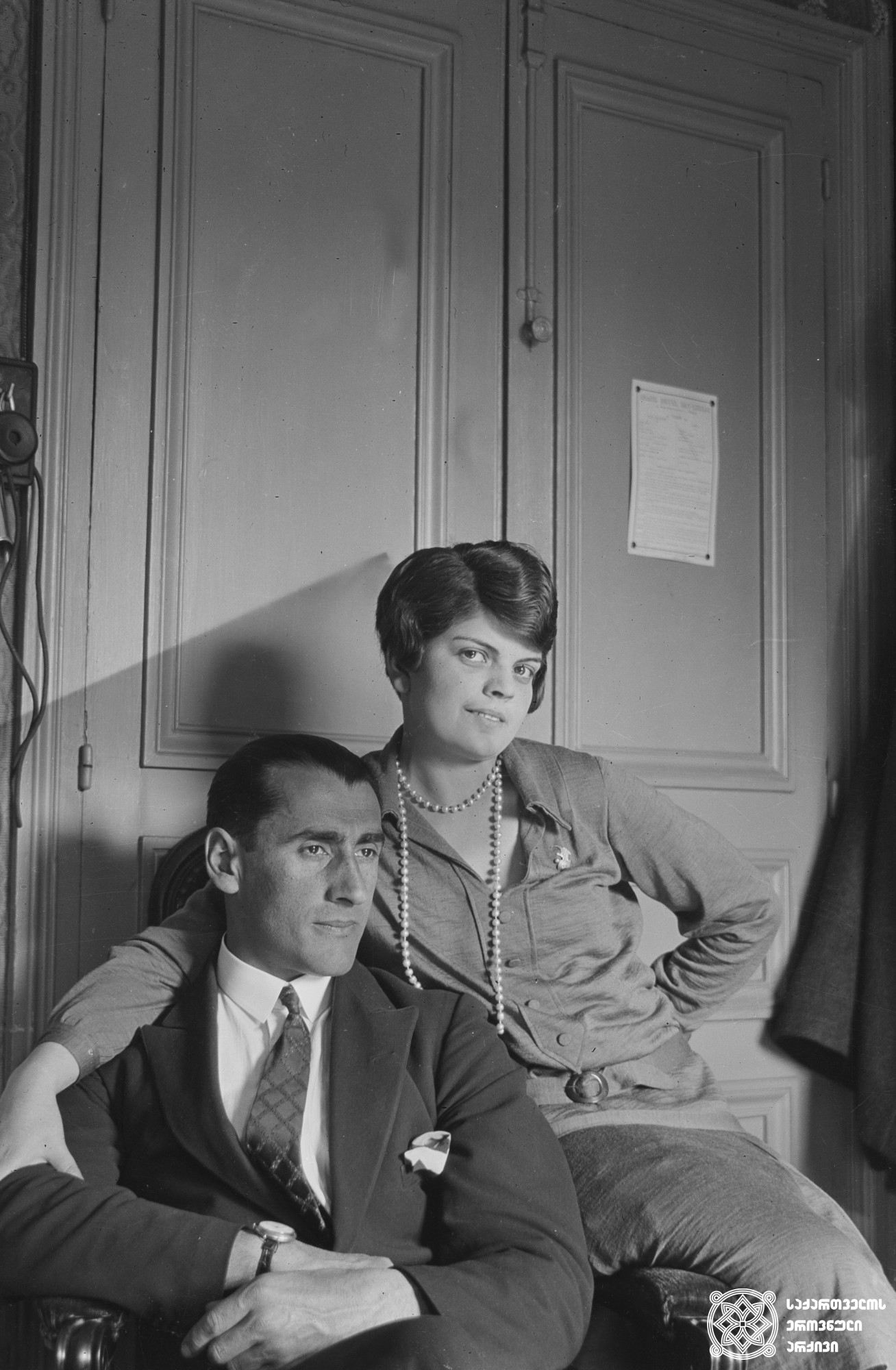 ნიკო ნიკოლაძის ვაჟი გიორგი ნიკოლაძე და მისი მეუღლე ჟორჟეტა ღამბაშიძე. <br>
საფრანგეთი, 1928 წელი. <br>
ნიკოლაძე-ღამბაშიძის ფოტოკოლექცია.