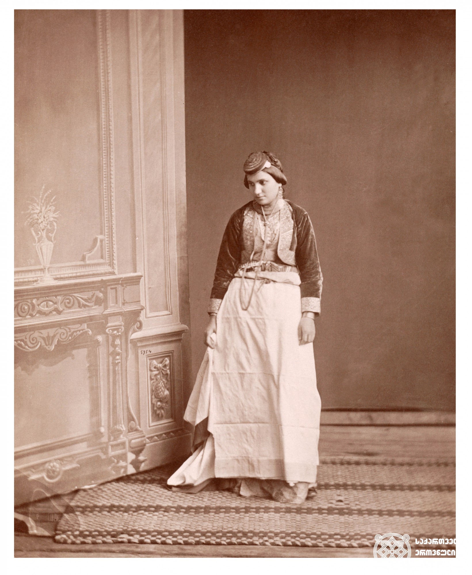 თურქეთში მცხოვრები ბერძენი ქალი
ფოტო: დიმიტრი ერმაკოვის კოლექციიდან. <br>
[1890-1910]. <br>
Greek woman living in Turkey. <br>
Photo from Dmitry Ermakov’s collection. <br>
[1890-1910].