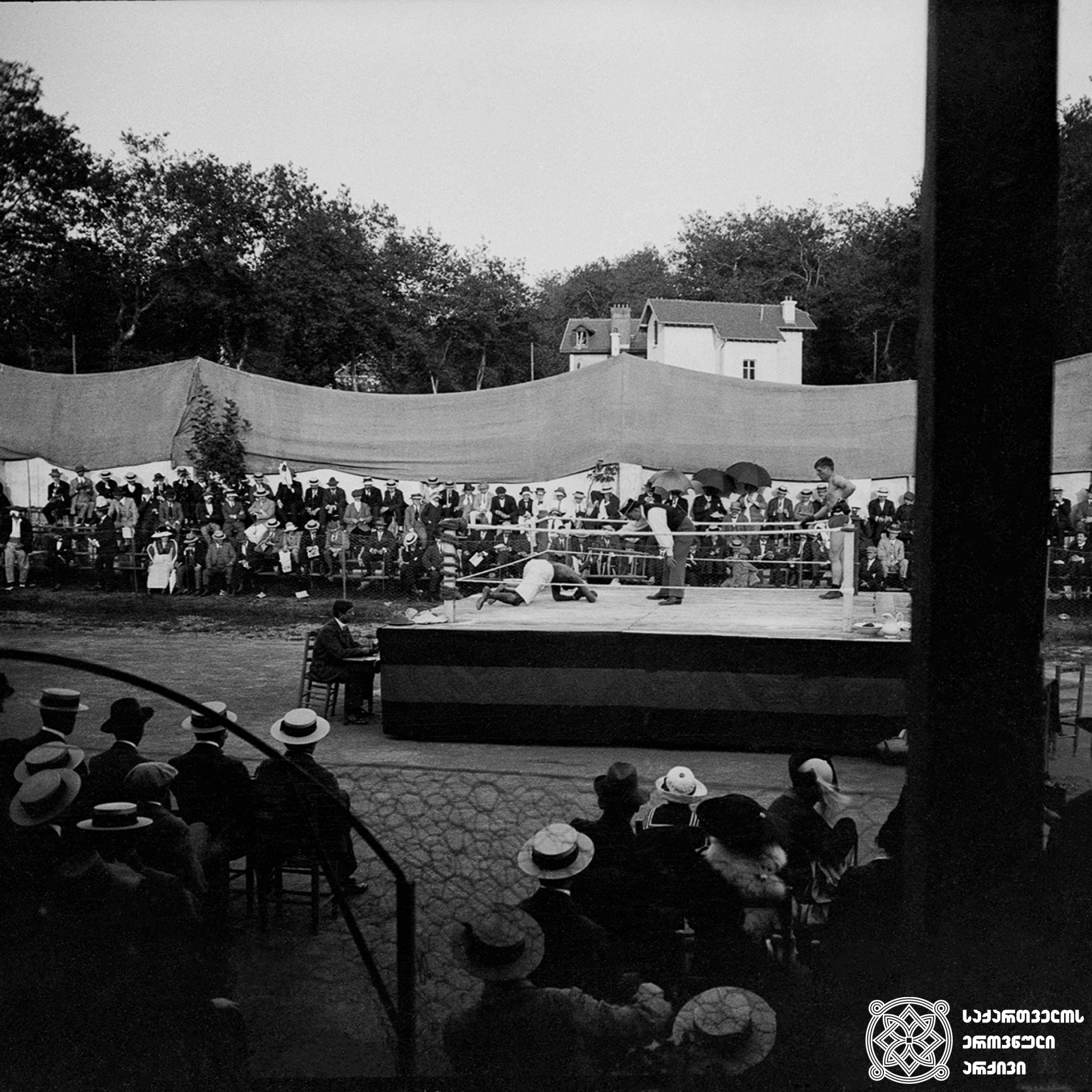 შეჯიბრი კრივში, ბიარიცი, საფრანგეთი <br>
1912 წელი <br>
გიგლო ყარალაშვილის კოლექცია <br>  

Competition in boxing, Biarritz, France <br>
1912 <br>
Giglo Karalashvili collection