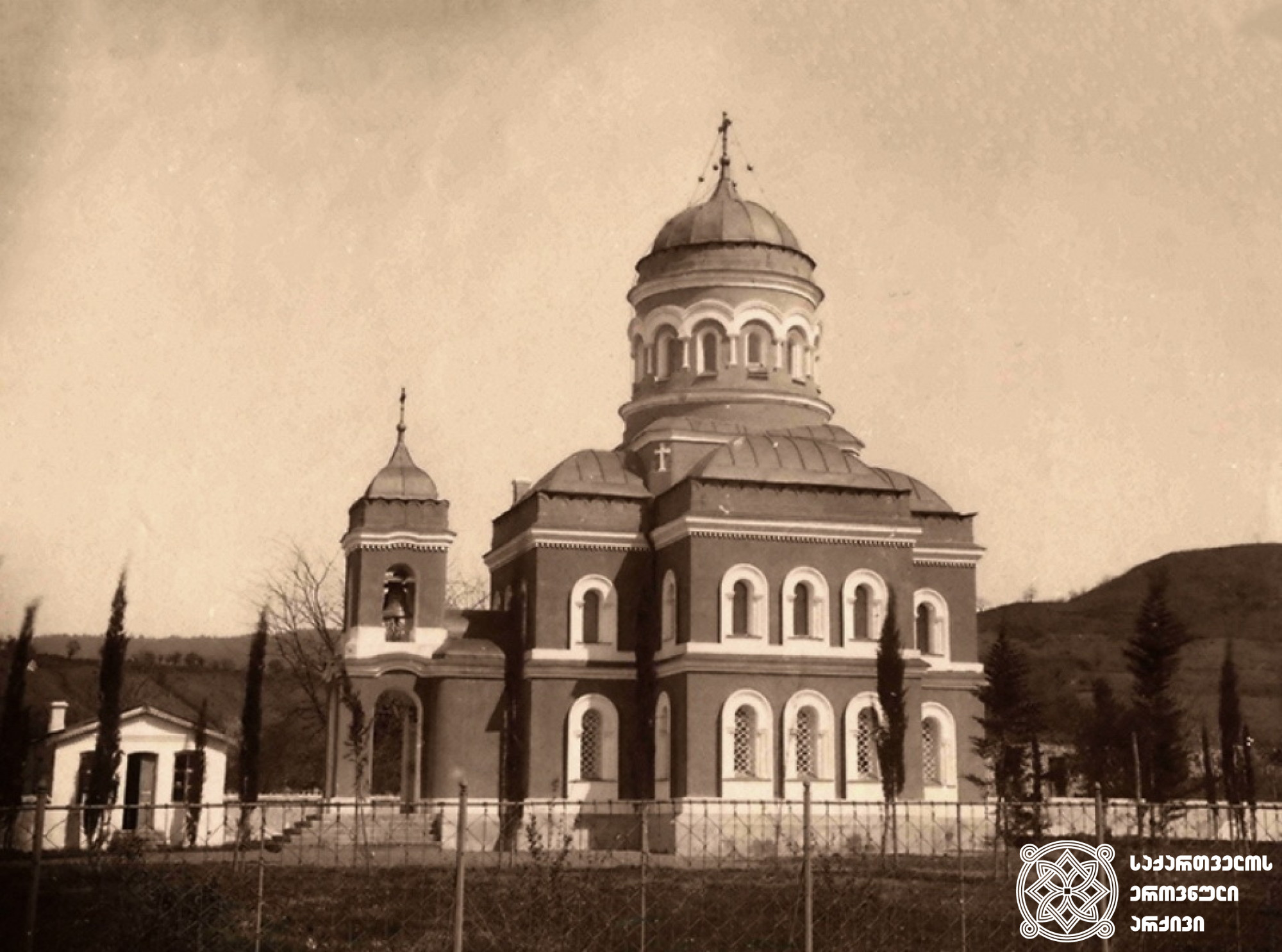 სოხუმის ტაძარი <br>
დიმიტრი ერმაკოვის ფოტოკოლექცია, XX საუკუნის დასაწყისი <br>
Sokhumi Cathedral <br>
Dimitri Ermakov's photo collection, <br>
the beginning of the 20th  century <br>
