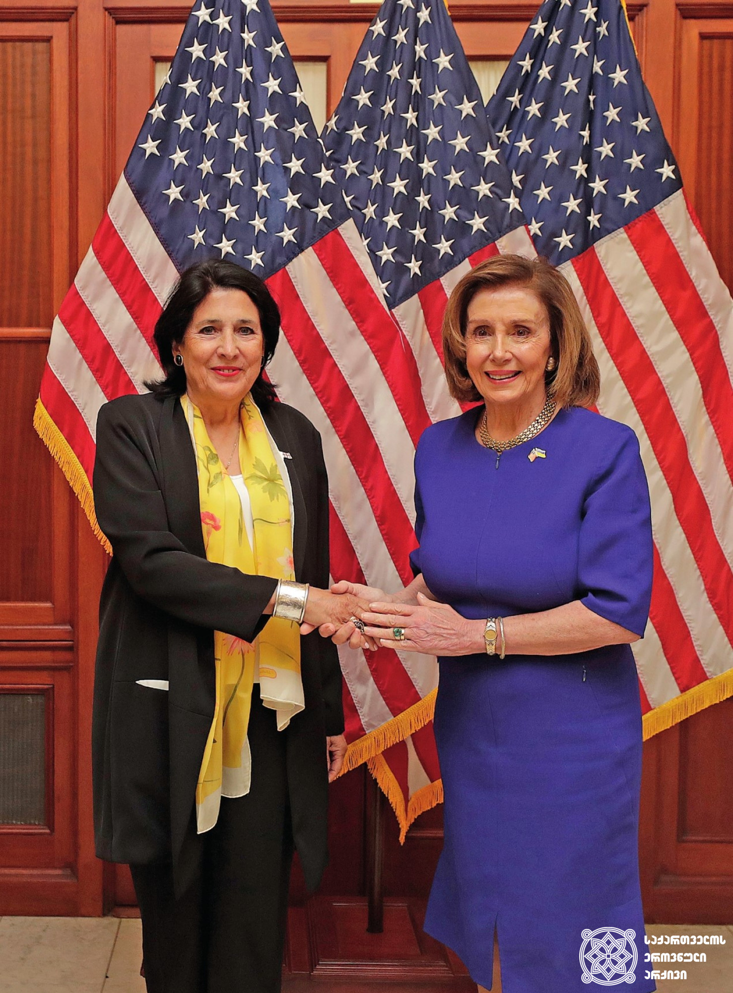 საქართველოს პრეზიდენტი სალომე ზურაბიშვილი და აშშ-ის წარმომადგენელთა პალატის სპიკერი ნენსი პელოსი. <br>
აშშ, 2022 წლის 28 აპრილი. <br>
ფოტო - საქართველოს პრეზიდენტის ადმინისტრაცია<br>

President Salome Zourabichvili meets Speaker of the United States House of Representatives Nancy Pelosi. <br>
U.S. 28 April, 2022.<br>
 Photo: Administration of the President of Georgia