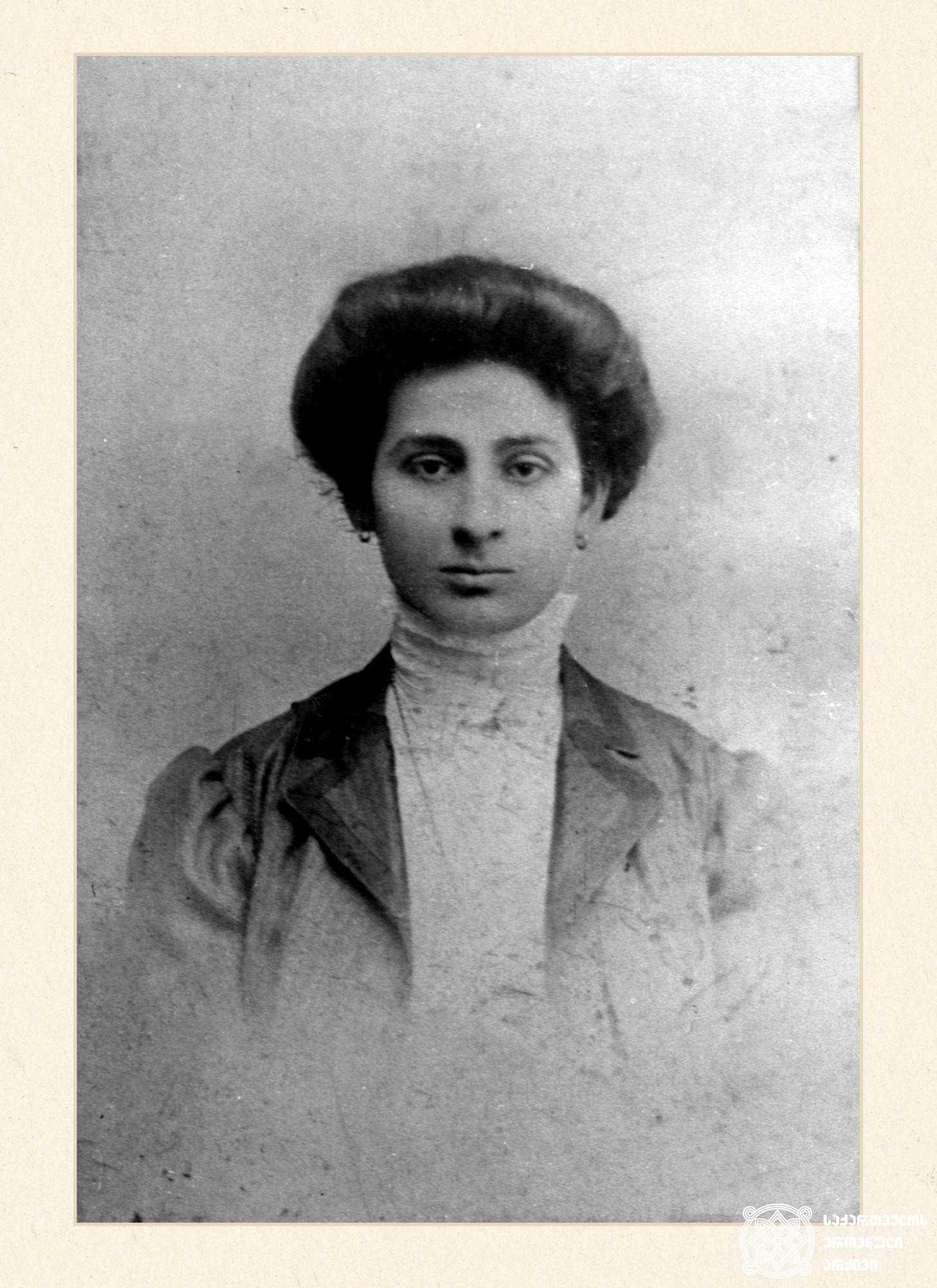 ლიდა ცქიტიშვილი-ასათიანი - პოეტ ლადო ასათიანის დედა. რუსული ენისა და ლიტერატურის მასწავლებელი. იგი უზბეკეთში - გადასახლებაში გარდაიცვალა 1937 წელს.
Lida Tskitishvili - Mother of poet Lado Asatiani. Teacher of Russian Language and Literature.
In 1937 she was exiled to Uzbekistan, where she died.