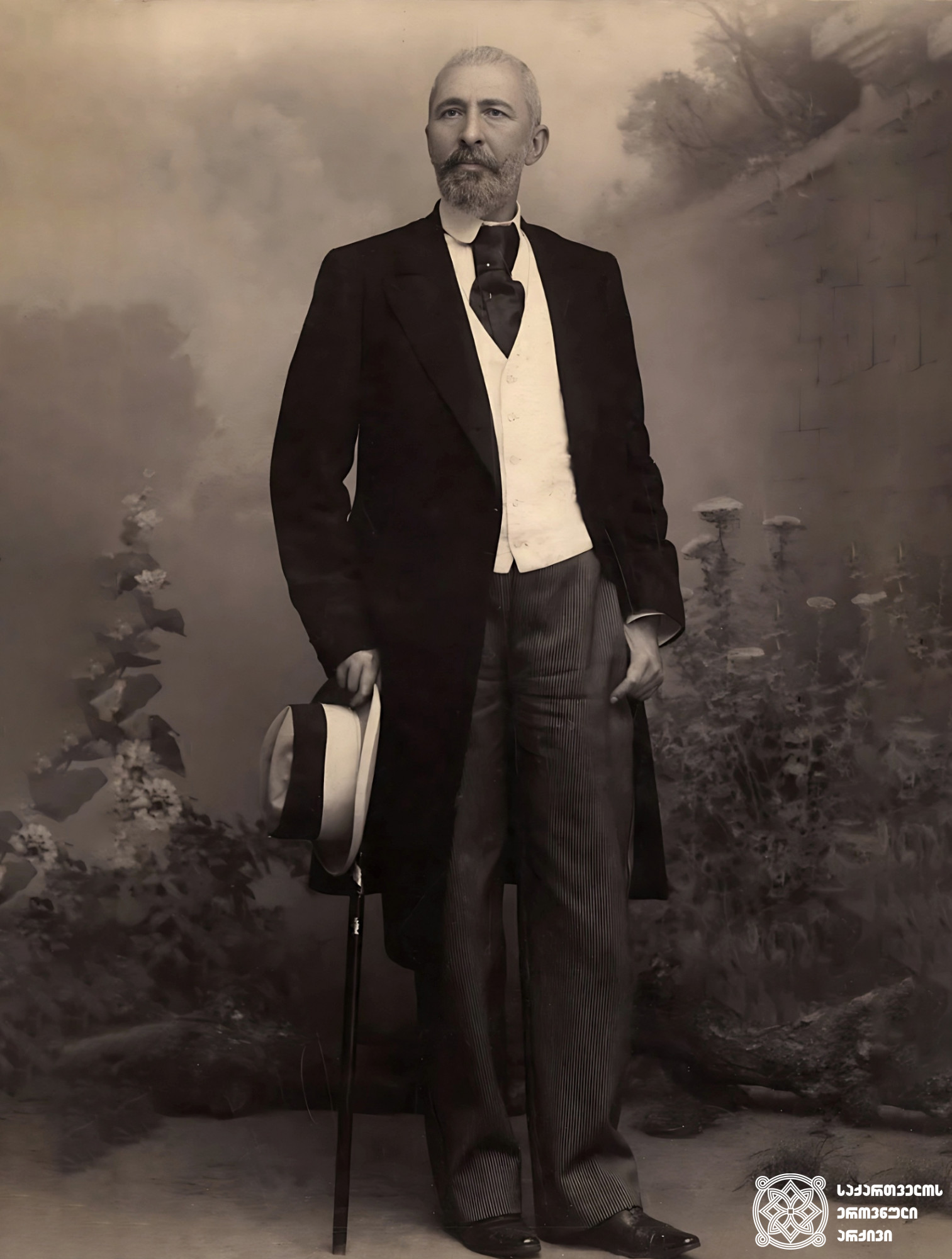 გიორგი შარვაშიძე (1846-1918) - აფხაზეთის უკანასკნელი მთავრის, მიხეილ შარვაშიძის შვილი; პოეტი, დრამატურგი, პუბლიცისტი, საზოგადო მოღვაწე <br>
Giorgi Sharvashidze (1846-1918) - the son of the last  governor of Abkhazia, Mikheil Sharvashidze; Poet, playwrighter, publicist, public figure
