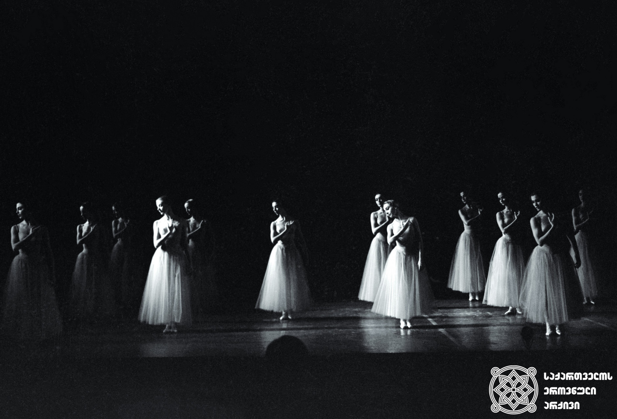 ნიუ-იორკ სიტის ბალეტის გასტროლები თბილისში. ხელმძღვანელი ჯორჯ ბალანჩინი. <br>1962 წელი. ს. ონანოვის ფოტო.  <br>
The New York City Ballet tours Tbilisi. Director George Balanchine. 
 <br> 1962. Photo by S. Onanov.