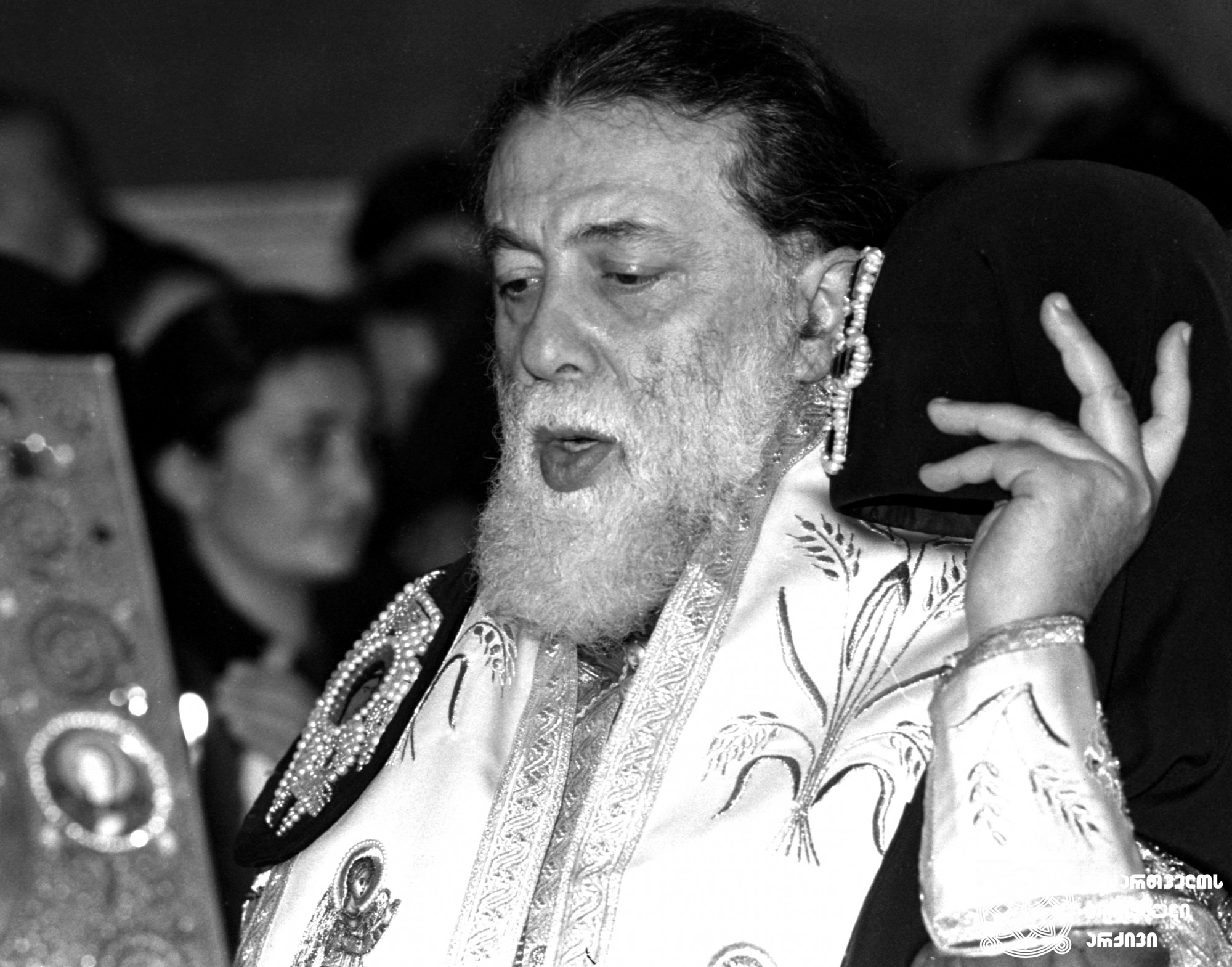 ილია II სრულიად საქართველოს კათოლიკოს-პატრიარქი შობის მსახურებაზე <br>
თბილისის სიონის საკათედრო ტაძარი, 1991 წელი <br>
Ilia II, Catholicos-Patriarch of All Georgia at a Christmas service <br>
Tbilisi Sioni Cathedral, 1991 <br>