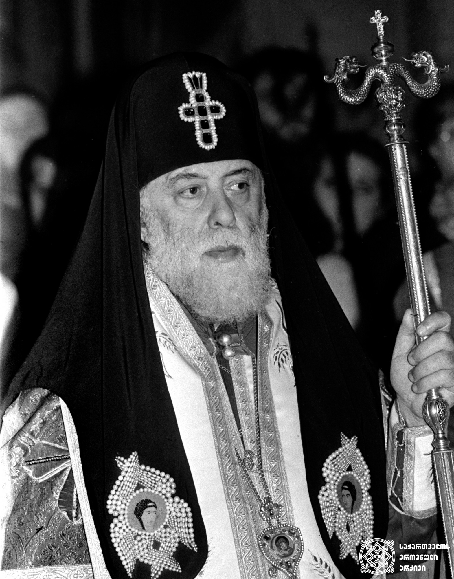 ილია II სრულიად საქართველოს კათოლიკოს-პატრიარქი შობის მსახურებაზე <br>
თბილისის სიონის საკათედრო ტაძარი <br>
1990-იანი წლები <br>
Ilia II, Catholicos-Patriarch of All Georgia at a Christmas service <br>
Tbilisi Sioni Cathedral <br>
1990s <br>