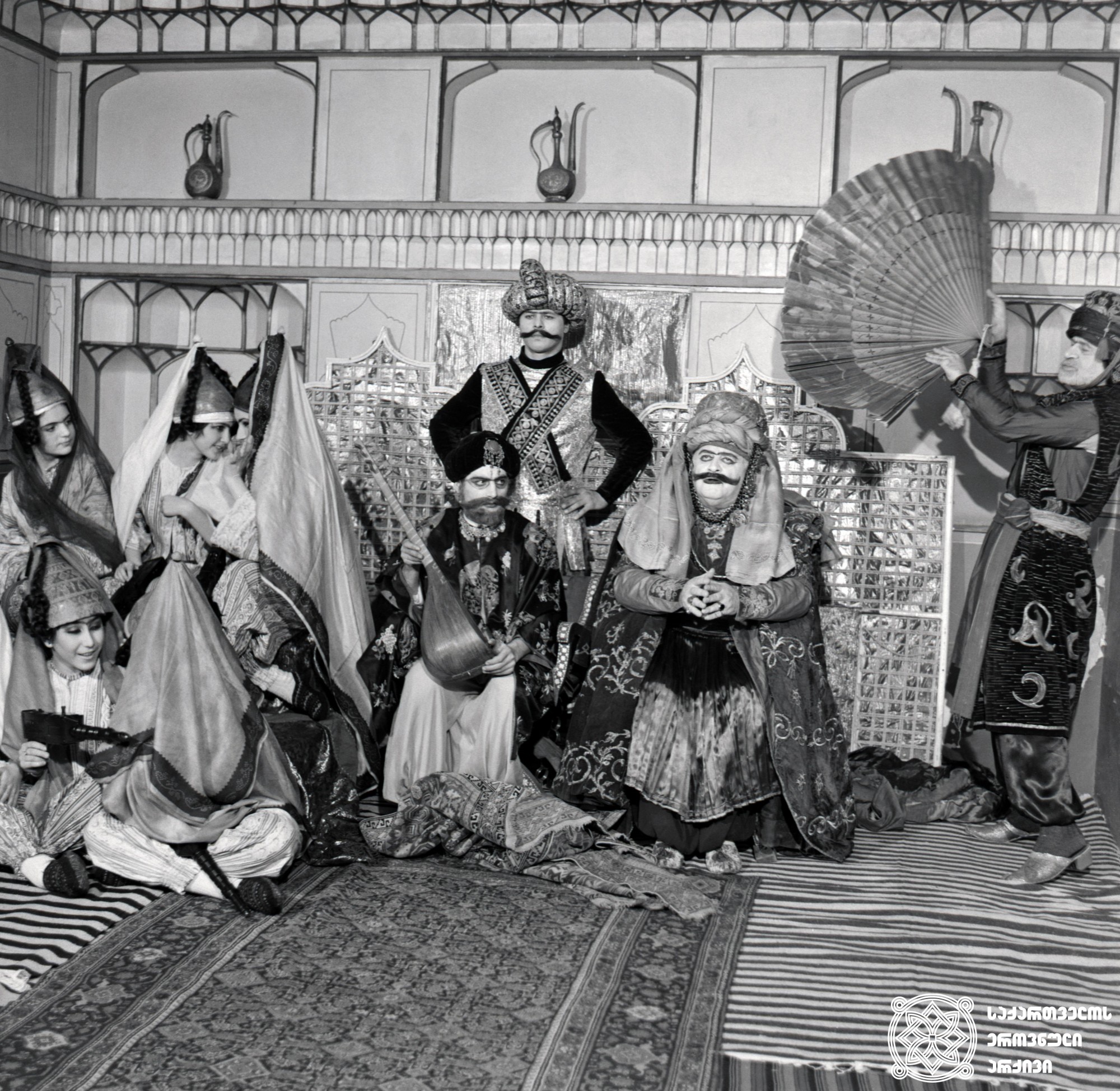მხატვრული ფილმი „აშუღი ქერიბი“, ალი აღა - რამაზ  ჩხიკვაძე. <br>
1988 წელი.  <br>
Scene from the film Ashik-Kerib. Ramaz Chkhikvadze as Ali Agha. <br>
1988.
