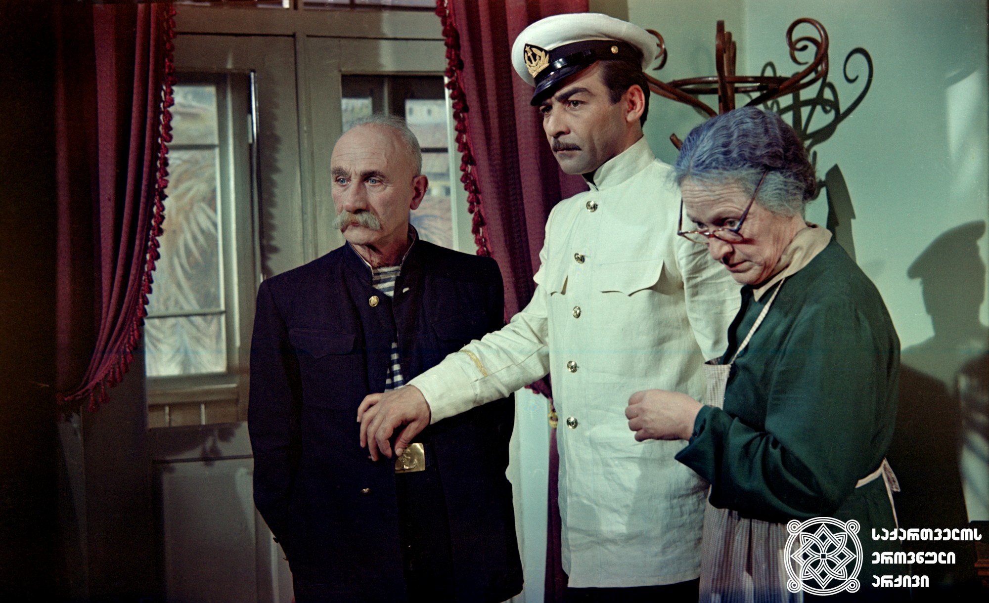 ბებია - სესილია თაყაიშვილი, ბაბუა - სანდრო ჟორჟოლიანი, მამა - იაკობ ტრიპოლსკი. მხატვრული ფილმი „მანანა”. კინოსტუდია „ქართული ფილმი”, რეჟისორები: ზაქარია გუდავაძე, შალვა მარტაშვილი. <br>
1958 წელი. 
<br>
Grandmother – Sesilia Takaishvili, Grandfather – Sandro Zhorzholiani, father - Iakob Tripolski. Feature film “Manana”. Film Studio “Georgian Film”, Directors: Zaqaria Gudavadze, Shalva Martashvili. 1958