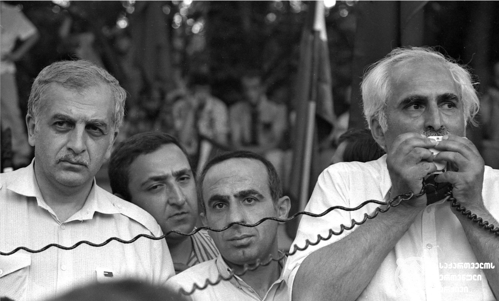 მერაბ კოსტავა და ზვიად გამსახურდია საქართველოს დამოუკიდებლობის მოთხოვნით გამართულ მიტინგზე. თბილისი, 1989 წელი
<br>
Merab Kostava and Zviad Gamsakhurdia attending a demonstration demanding the independence of Georgia. Tbilisi, 1989