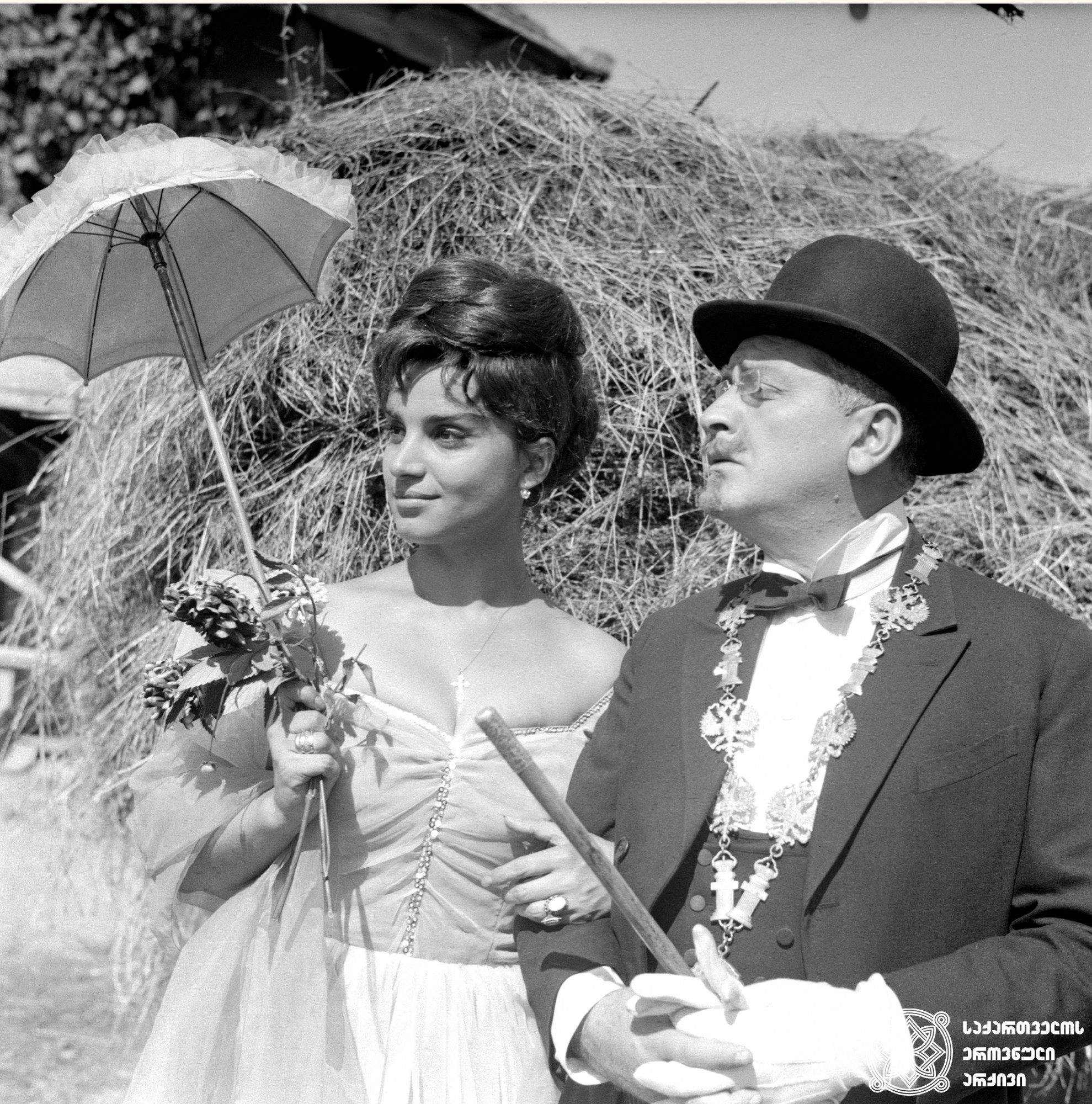 მხატვრული ფილმი „ლონდრე“, დიამბეგი - რამაზ  ჩხიკვაძე, ამეთვისტო - ლია გუდაძე. <br>1968 წელი. <br>
Scene from the film Londre.  Ramaz Chkhikvadze as Diambegi, Lia Gudadze as Ametvisto. <br>  1968.