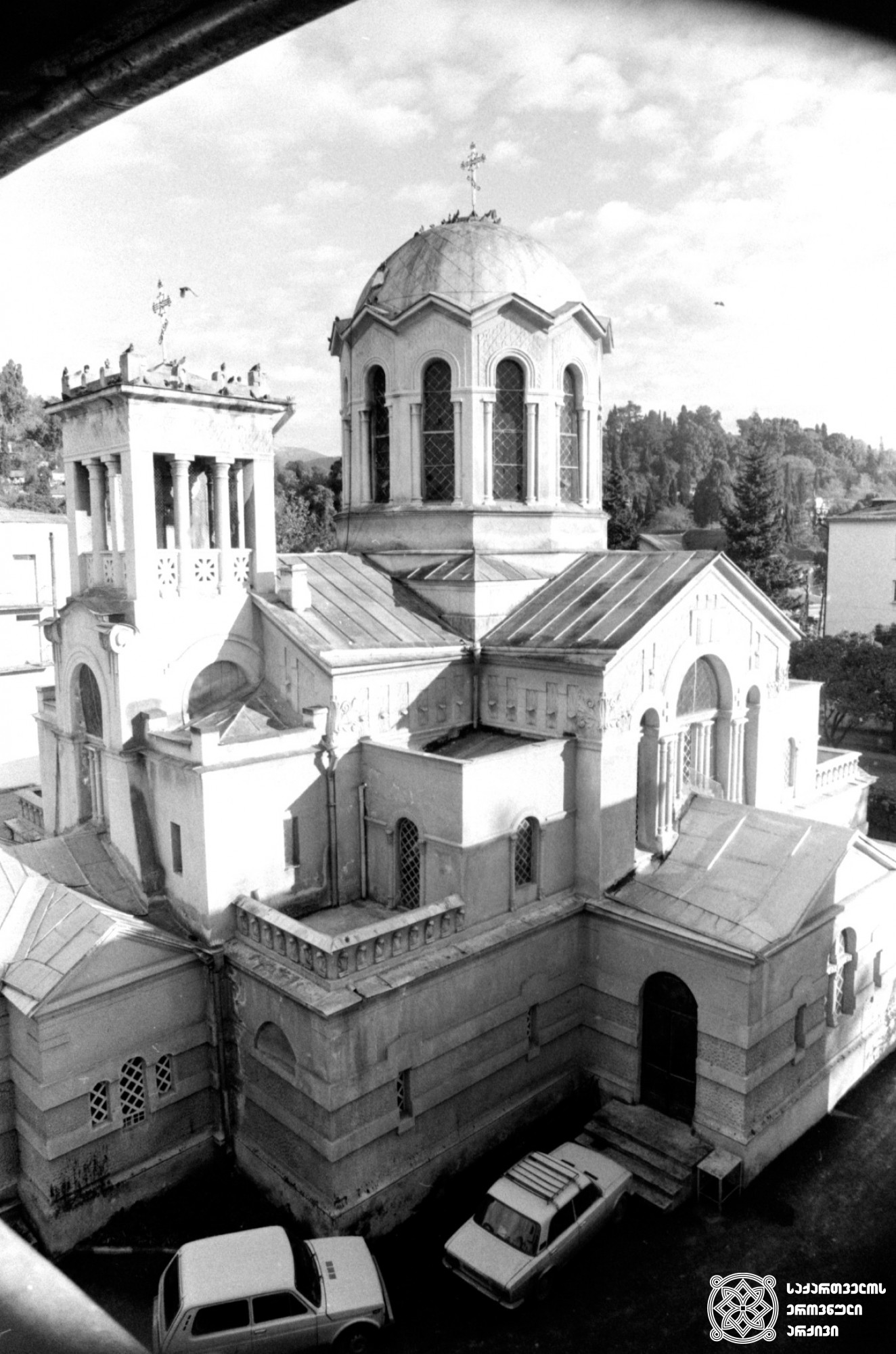 სოხუმის საკათედრო ტაძარი <br>
1990 წელი <br>
ფოტოგრაფი ბ. სოკოლოვი <br>
Sukhumi Cathedral  <br>
1990 <br>
 Photo by b. Sokolov