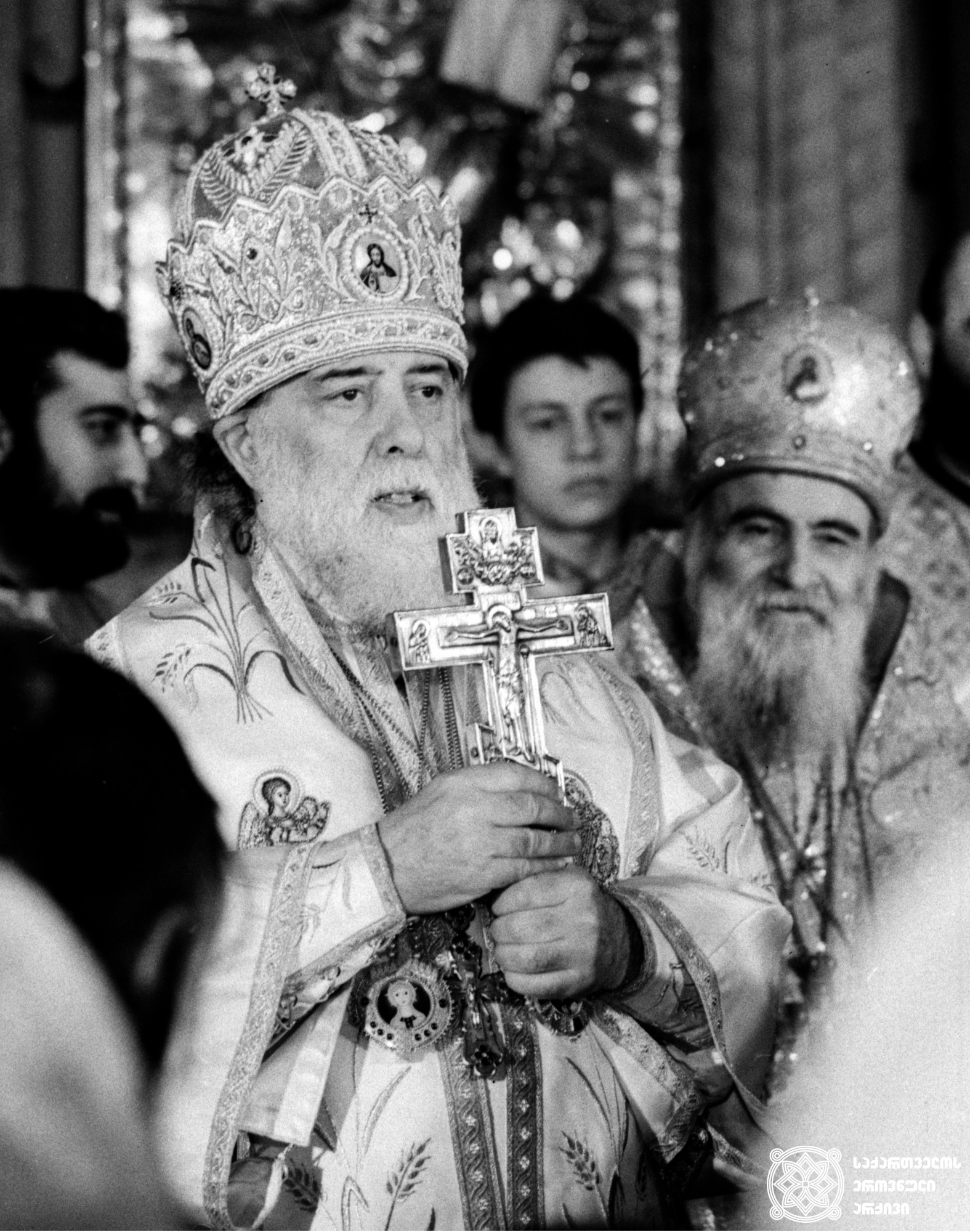 ილია II სრულიად საქართველოს კათოლიკოს-პატრიარქი მსახურებაზე <br>
სიონის საკათედრო ტაძარი, 1990-იანი წლები <br>
Ilia II, Catholicos-Patriarch of All Georgia at a service <br>
Sioni Cathedral, 1990s