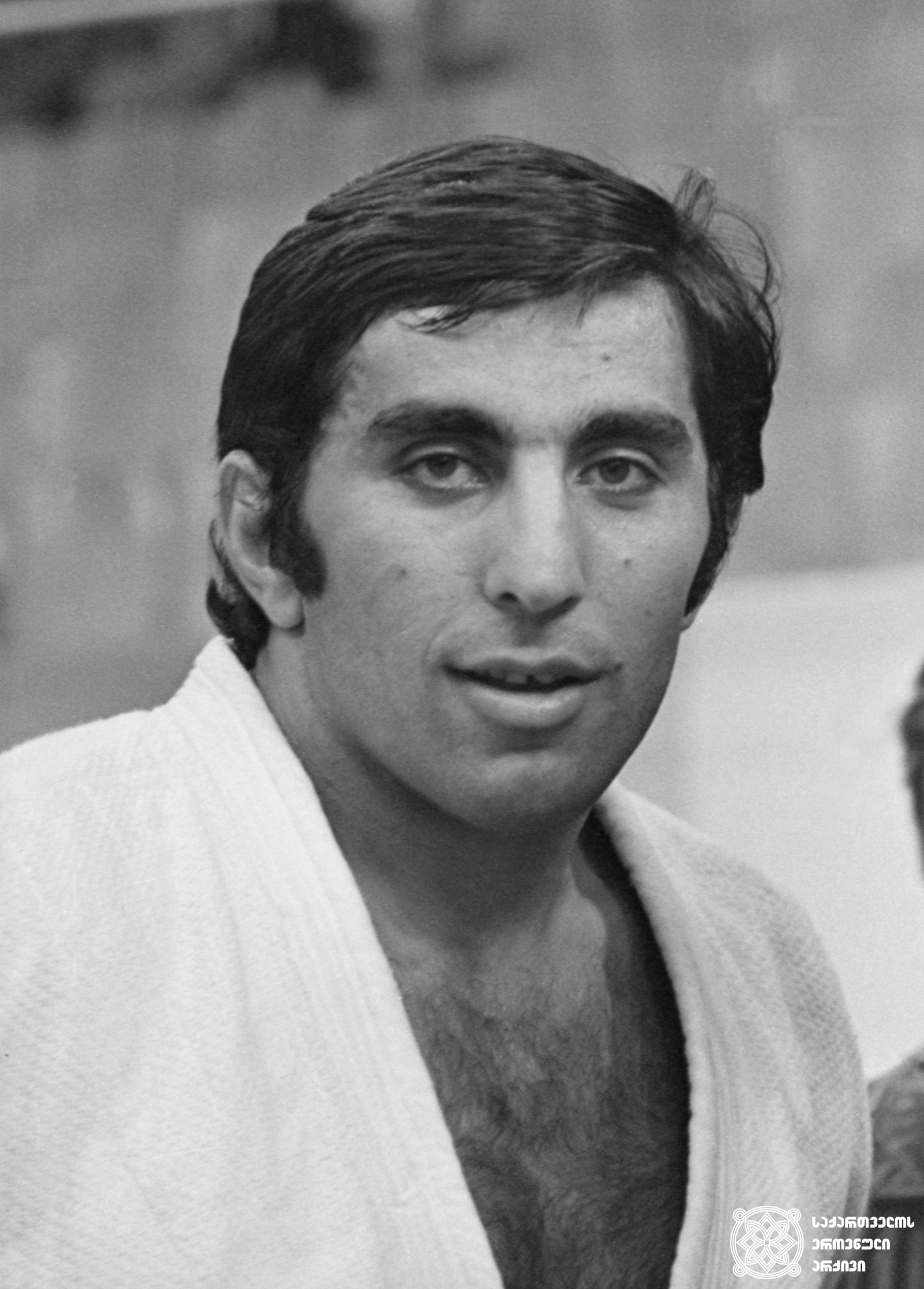 თემურ ხუბულური. <br>
სანდრო კოტორაშვილის ფოტო, 1980 წელი. <br>
XXII ოლიმპიური თამაშების მეორე პრიზიორი ძიუდოში (1980 წელი, მოსკოვი). <br>
Temur Khubuluri. <br>
Photo by Sandro Kotorashvili, 1980. <br>
Second-prize winner of the XXII Olympic Games in Judo (1980, Moscow).